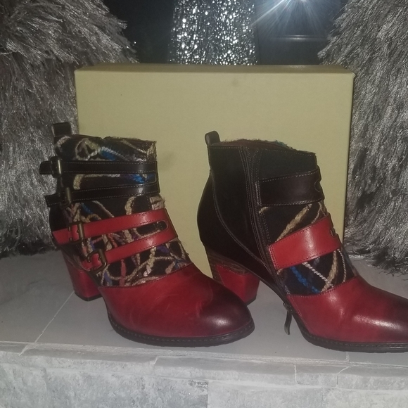 Boots - Picture 1 of 2